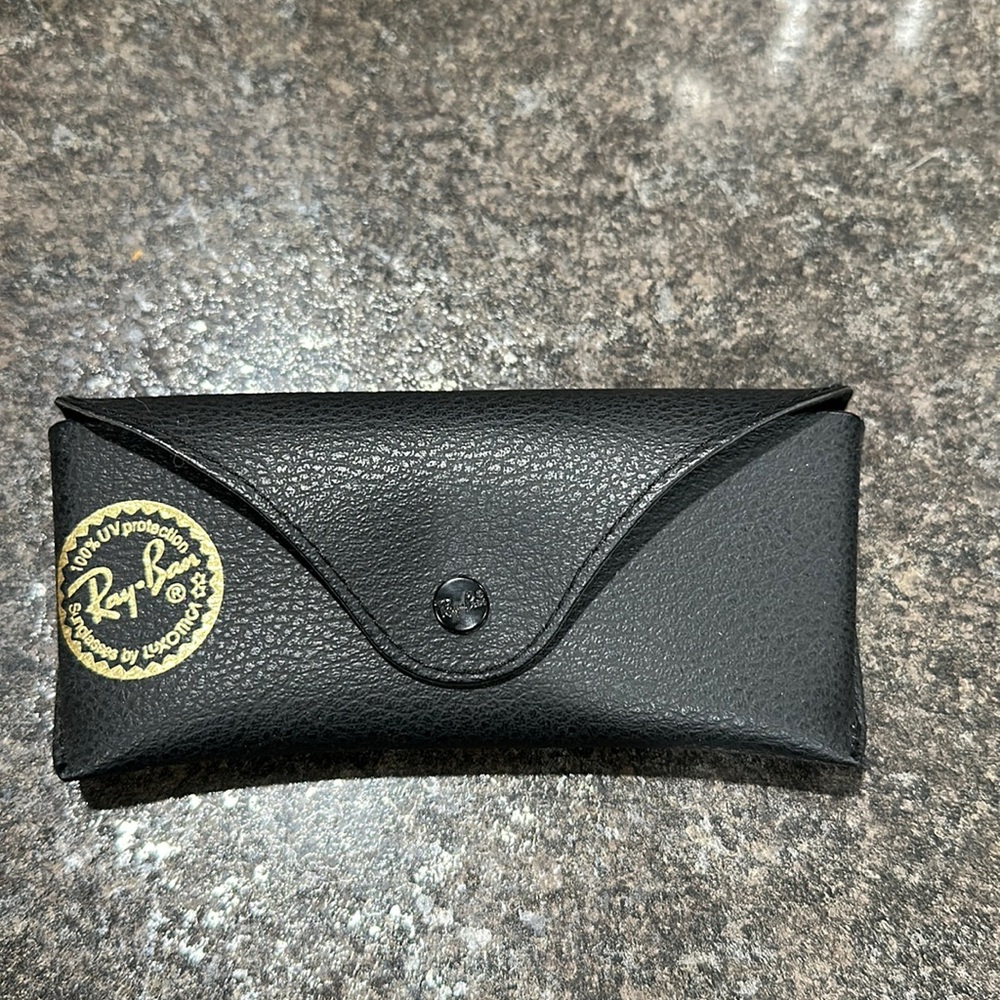 Ray-Ban Leather like medium case with gold stamp